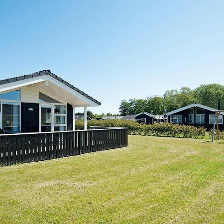 Three-Bedroom Holiday Home In Juelsminde 18 Sonderby  المظهر الخارجي الصورة