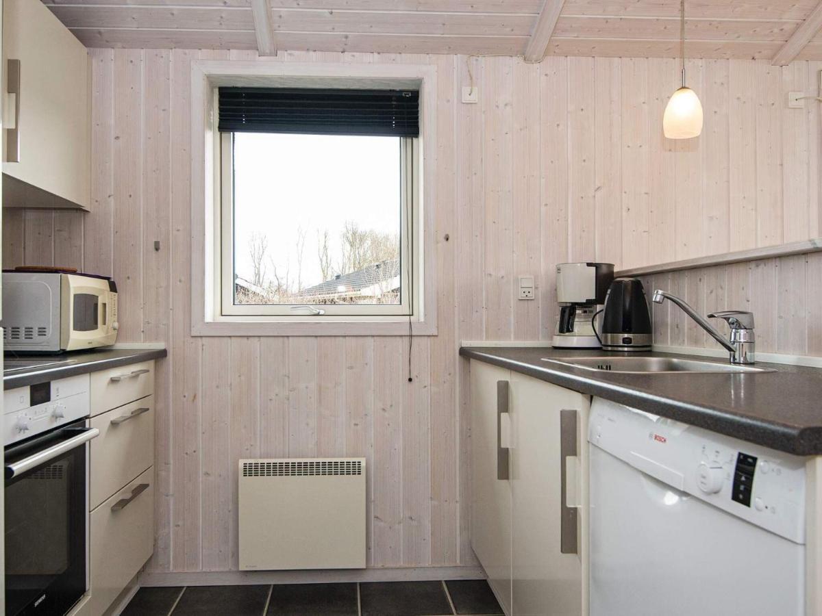 Three-Bedroom Holiday Home In Juelsminde 18 Sonderby  المظهر الخارجي الصورة