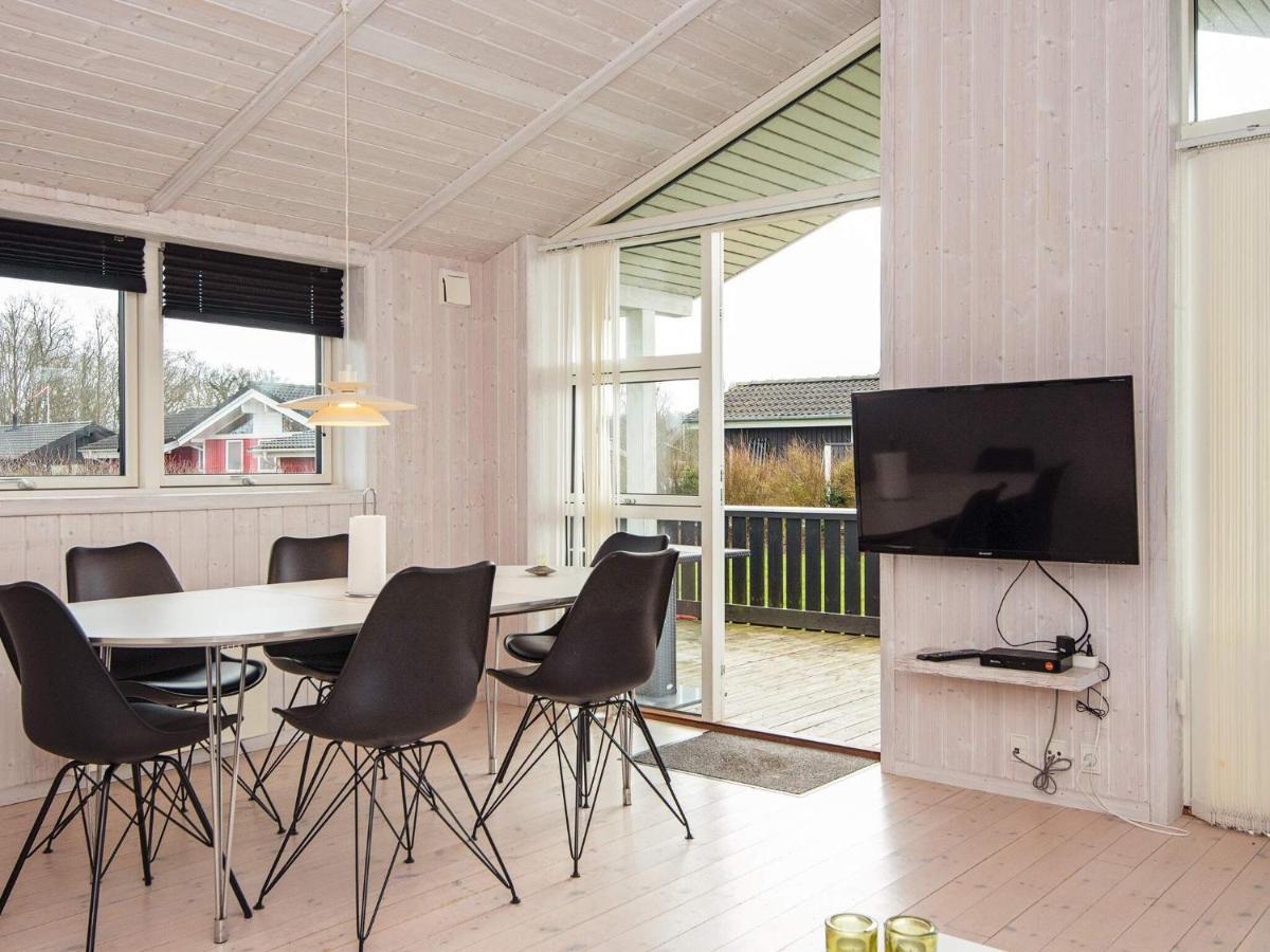 Three-Bedroom Holiday Home In Juelsminde 18 Sonderby  المظهر الخارجي الصورة