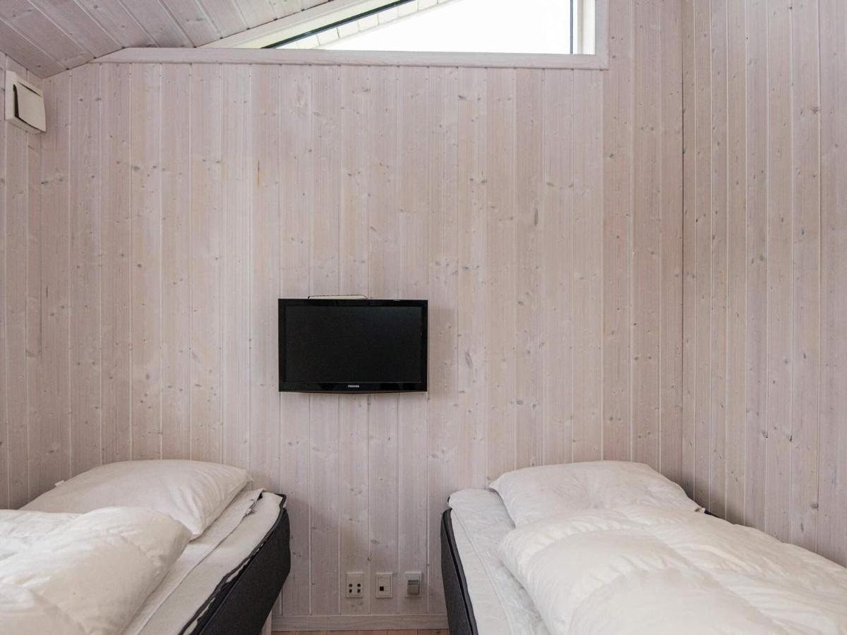 Three-Bedroom Holiday Home In Juelsminde 18 Sonderby  المظهر الخارجي الصورة